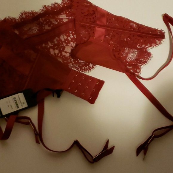 City Chic Clementine Lace Garter Belt in Red XS/14 - Picture 8 of 12